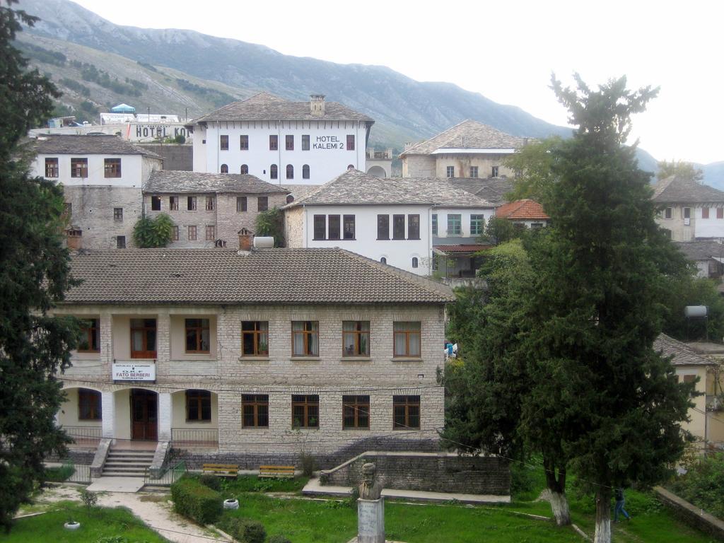 Stone City Hostel Gjirokastër Eksteriør bilde